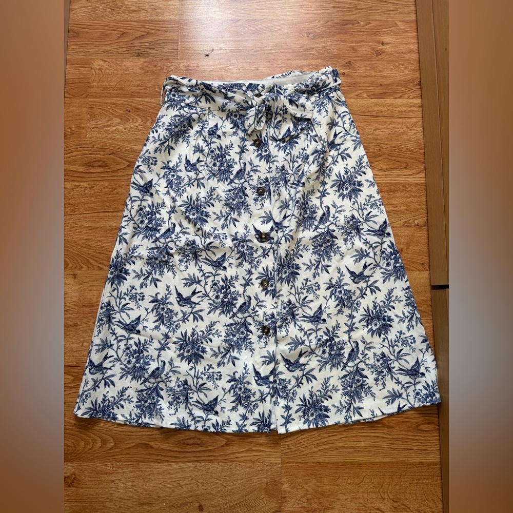 Oasis White and Blue Floral A-Line Skirt